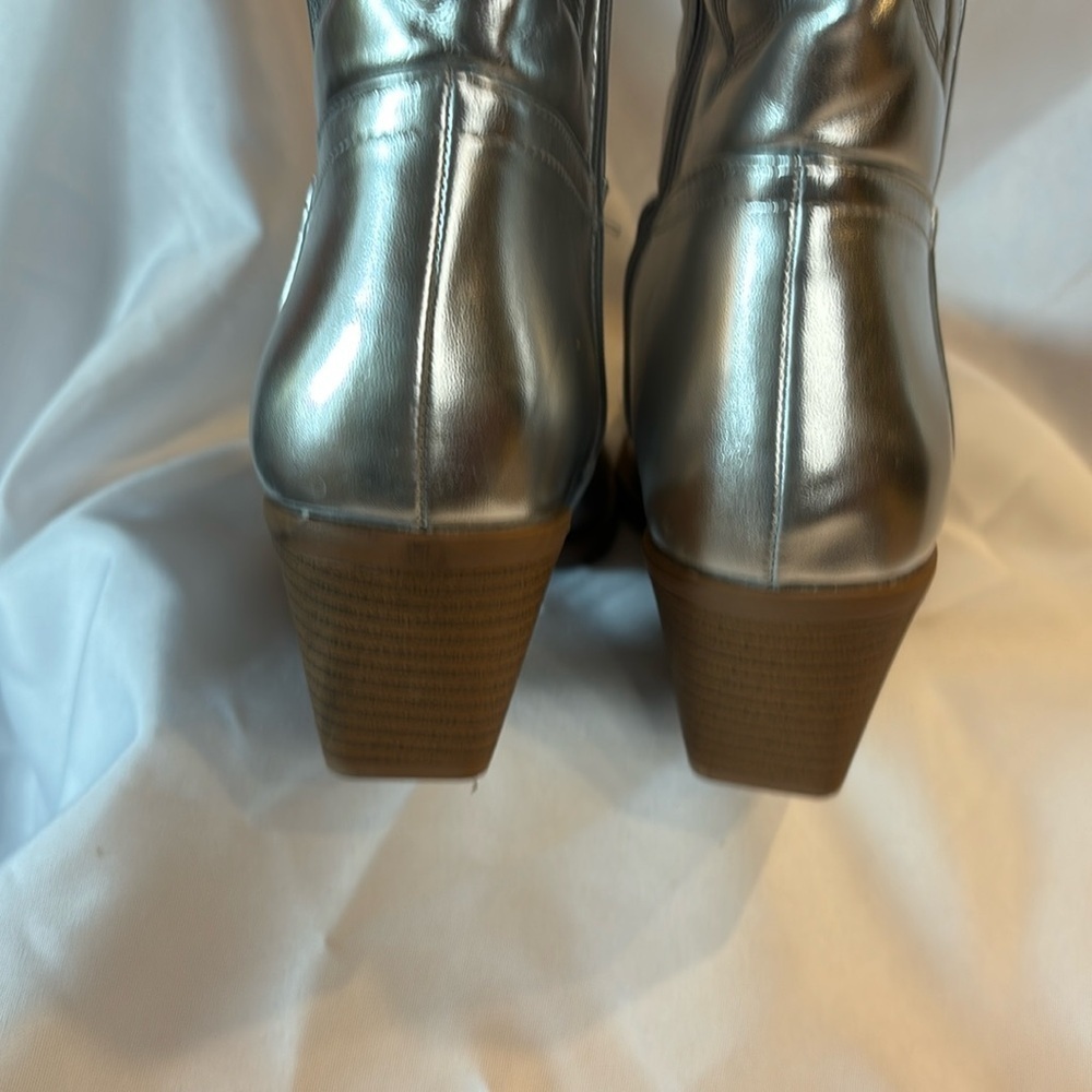 Shiny Silver zip up boots New with tags - Picture 6 of 8
